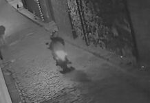 Vídeo mostra guarda municipal à paisana e desarmado fugindo de assaltantes em Ouro Preto Imagine ter de lidar com a criminalidade estando desarmado. Foi o que aconteceu com um guarda civil municipal (GCM) de Ouro Preto (MG), que estava sem uniforme (fora do expediente) quando foi abordado por dois indivíduos em uma moto.