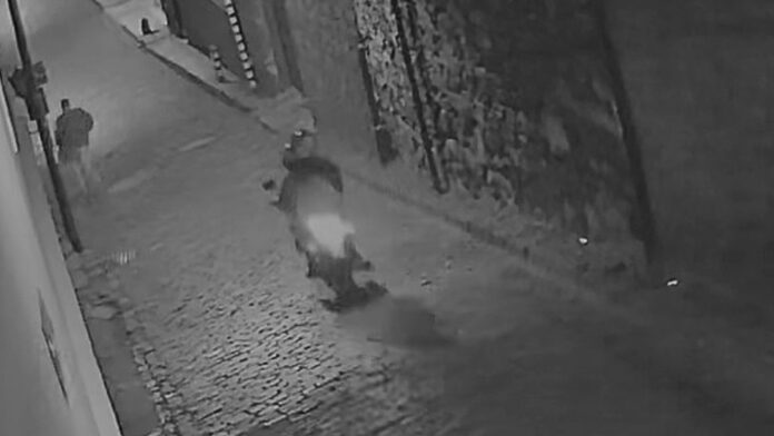 Imagine ter de lidar com a criminalidade estando desarmado. Foi o que aconteceu com um guarda civil municipal (GCM) de Ouro Preto (MG), que estava sem uniforme (fora do expediente) quando foi abordado por dois indivíduos em uma moto.