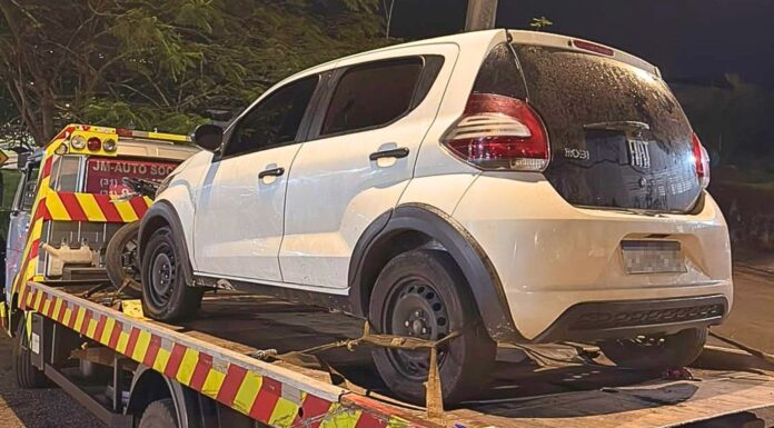 Com Mobi, jovem sem CNH tenta fugir da PM, mas é pego com 54 buchas de maconha em Antônio Pereira Com Mobi, jovem sem CNH tenta fugir da PM, mas é pego com 54 buchas de maconha em Antônio Pereira