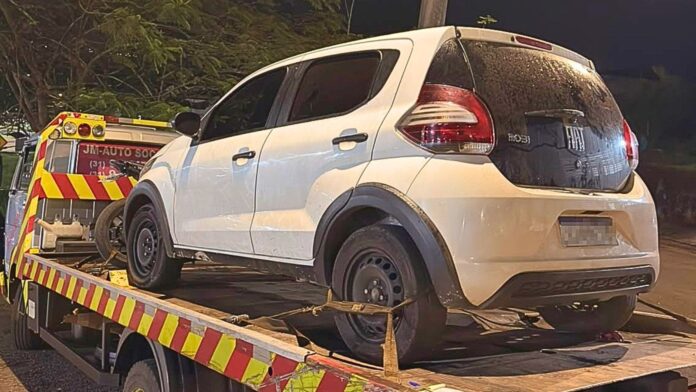 Com Mobi, jovem sem CNH tenta fugir da PM, mas é pego com 54 buchas de maconha em Antônio Pereira Com Mobi, jovem sem CNH tenta fugir da PM, mas é pego com 54 buchas de maconha em Antônio Pereira