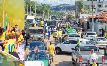 Em carreata, apoiadores de Flávio movimentam as ruas de Itabirito Em carreata, apoiadores de Flávio movimentam as ruas de Itabirito