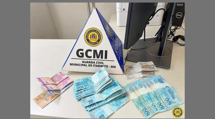 Itabirito: R$ 4.114 futados de idoso são encontrados com ‘funcionária’ que trabalhava na casa dele Itabirito: R$ 4.114 futados de idoso são encontrados com 'funcionária' que trabalhava na casa dele